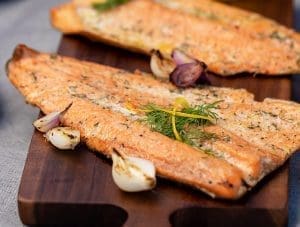 Trucha de río ahumada